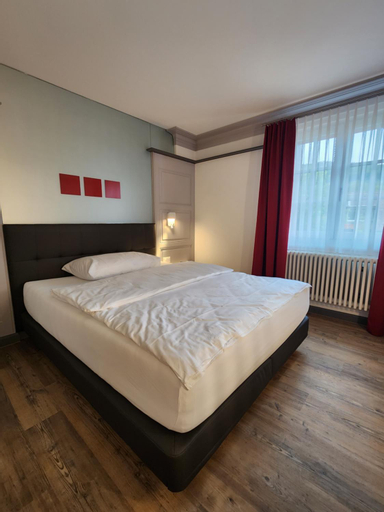 Bedroom 3, Hotel Balsthal, Thal