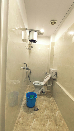 Bathroom 3, taj plaza paying guest house, Varanasi