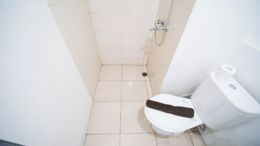Bathroom 3, Comfy 1Br At Tamansari Prospero Sidoarjo Apartment, Sidoarjo