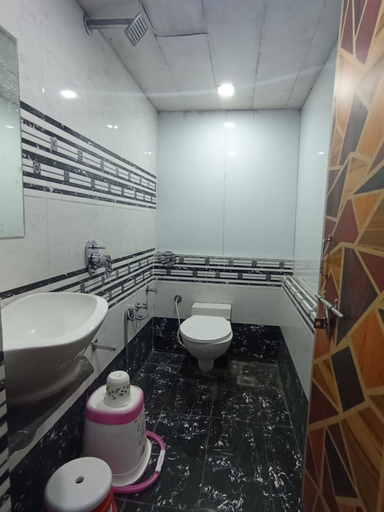 Bathroom 5, Goroomgo Sanskar Villa Ahmedabad, Ahmadabad