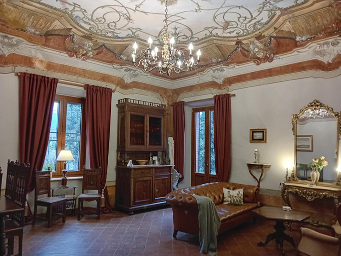 Others 5, Monti Guesthouse, Massa Carrara