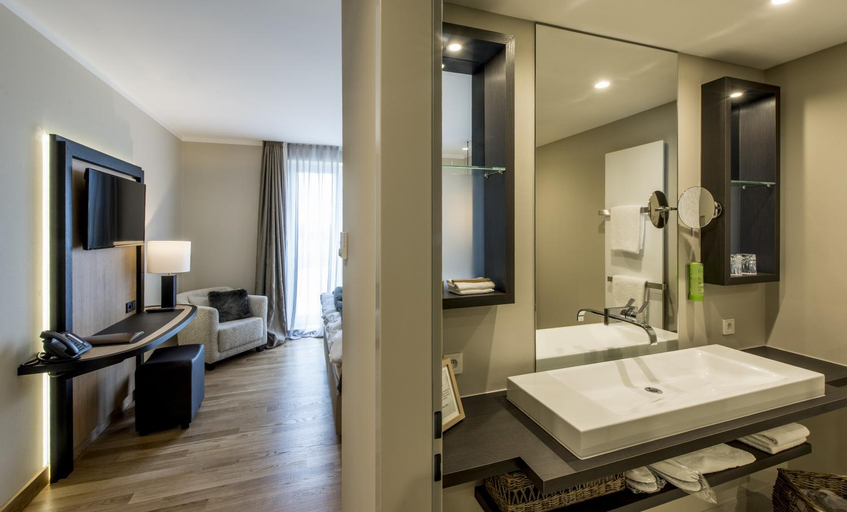 Bathroom 7