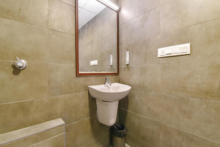 Bathroom 3, FabHotel NY Townhouse, Ahmadabad