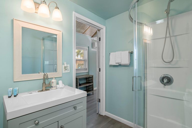Bathroom 3, Latitude 26 Waterfront Resort and Marina, Lee