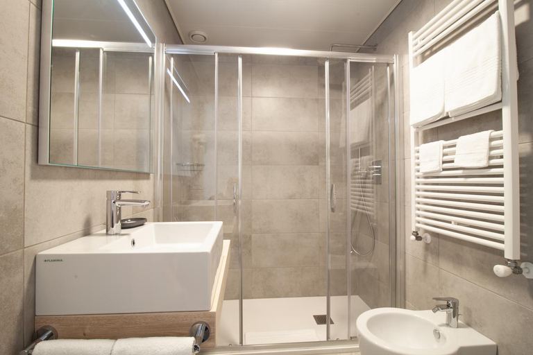 Bathroom 4, Milano, Mendrisio