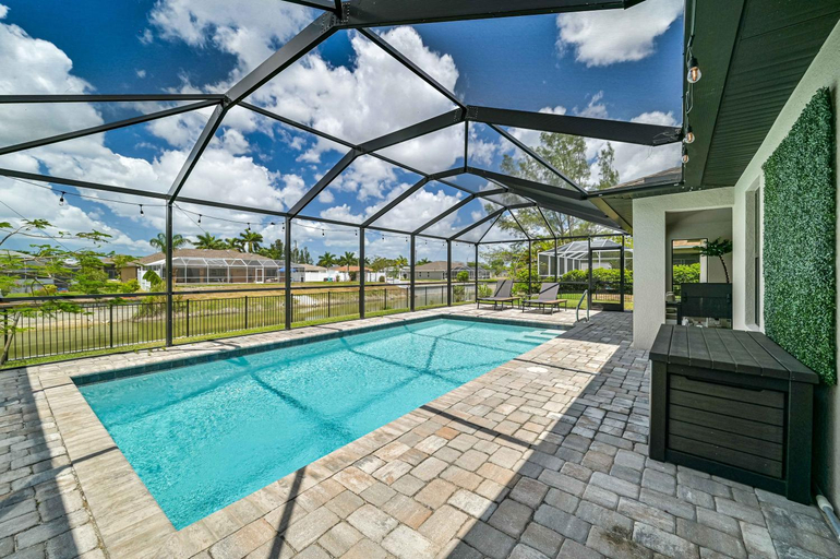 Others 4, Centrally Located Cape Coral Oasis on Fresh Water, Lee