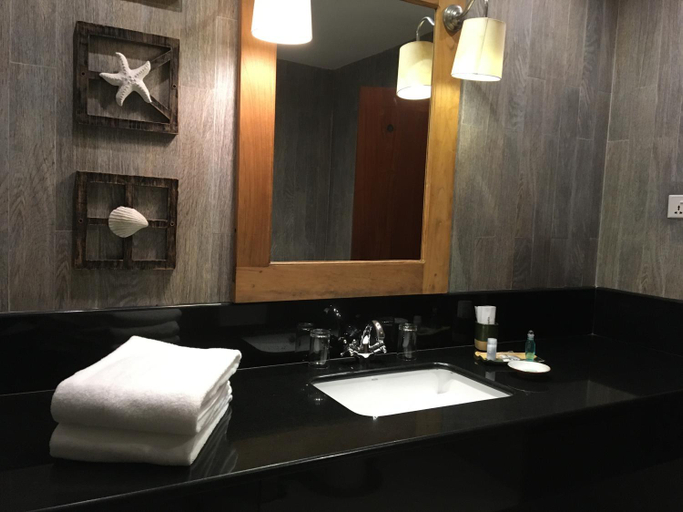 Bathroom 5, The Beach Boutique Hotel, Wattala