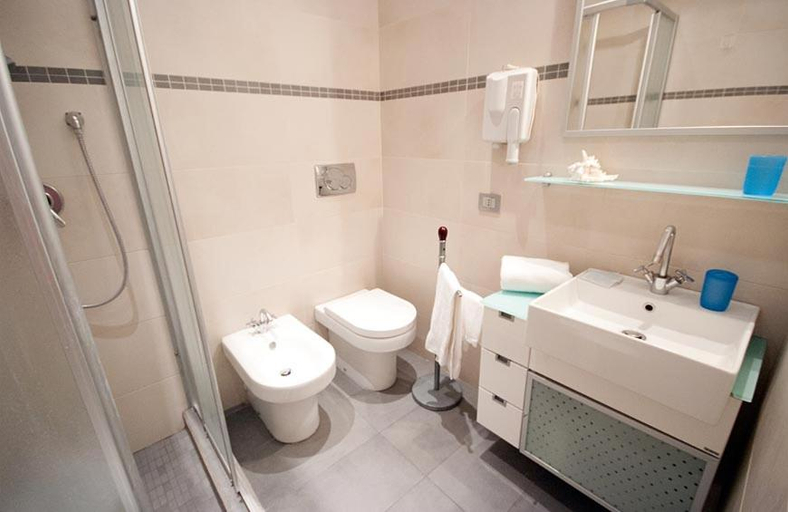 Bathroom 3, Appartamenti - Villa Mare, Livorno