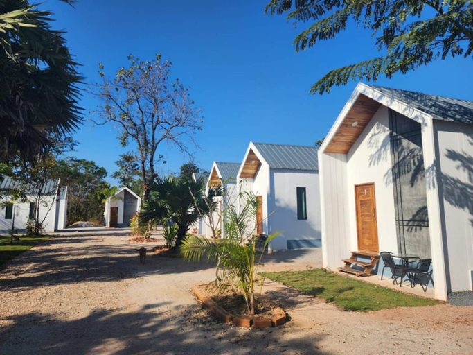 Exterior 3