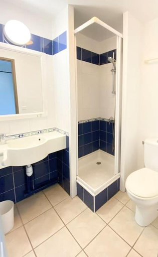 Bathroom, Joli appartement tout confort pres de la plage, Finistère