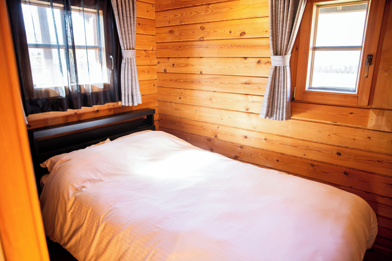Bedroom 1, Three Peaks Log, Hakuba