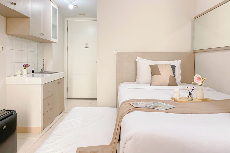 Bedroom 1, Good Location And Cozy Studio Springlake Summarecon Bekasi Apartment, Bekasi