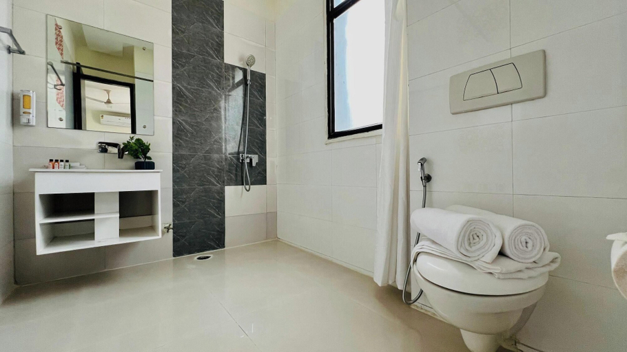 Bathroom 3, Bluo Stays - DLF Cybercity, Gurgaon