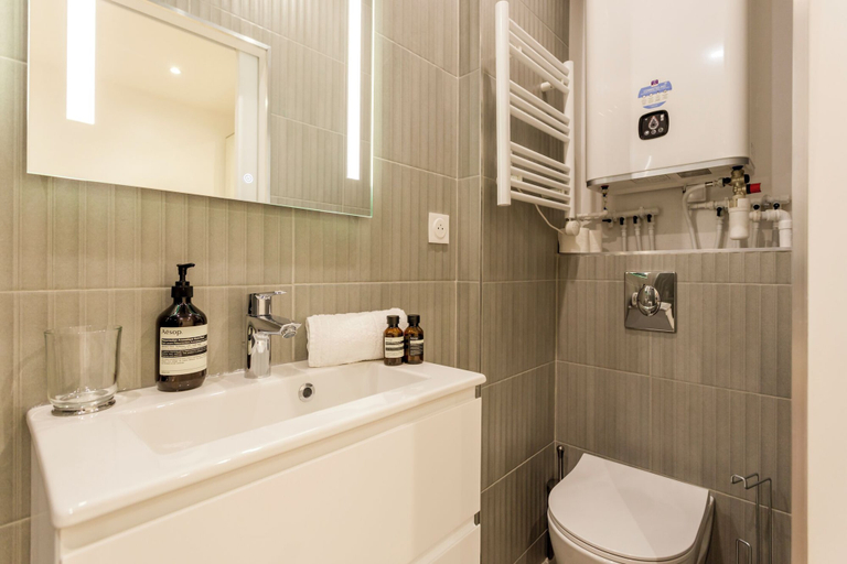 Bathroom 2, Design 1 BDR with AC, Paris