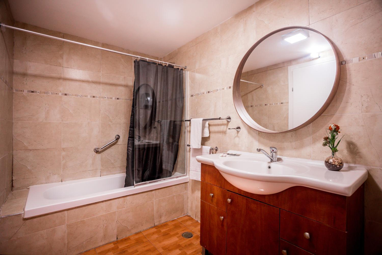 Bathroom 3, Avital