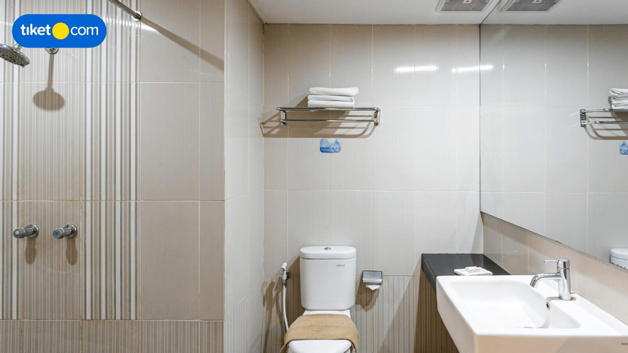 Bathroom 5, Hotel Grand HAP Solo, Solo