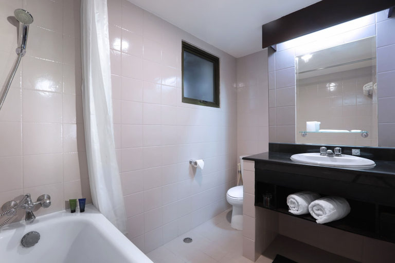 Bathroom 5, Horison Ultima Suite and Residence Rasuna, Jakarta Selatan