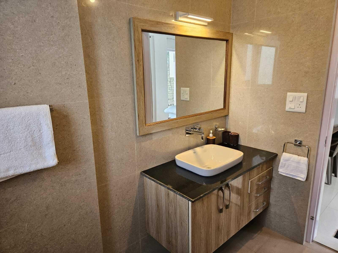 Bathroom 2, Dagshai Mist, Solan