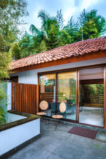 Exterior 3