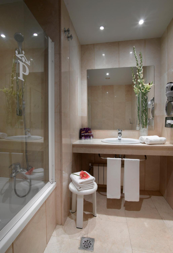 Bathroom 5, Parador De Cordoba, Córdoba