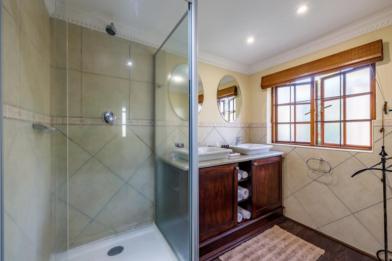 Bathroom 3, Country Lane Lodge, Ehlanzeni