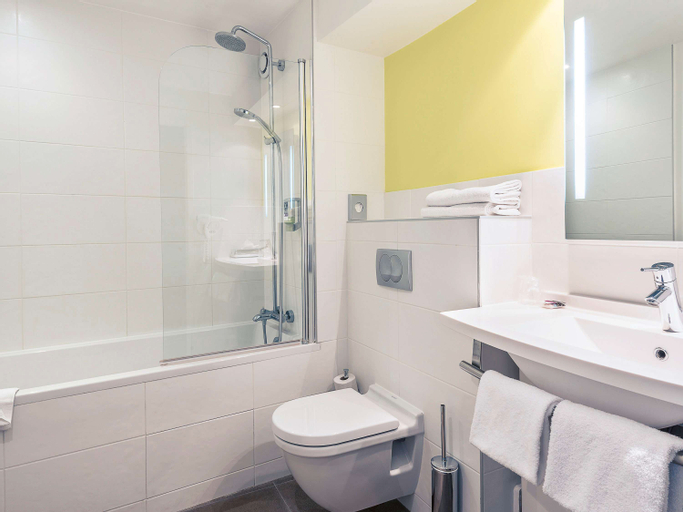 Bathroom 28