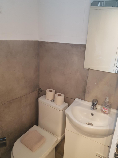 Bathroom 3, Vila das Olarias - MINI STUDIOS, Lisbon