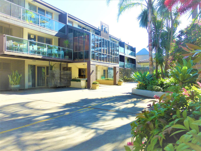 Exterior 3