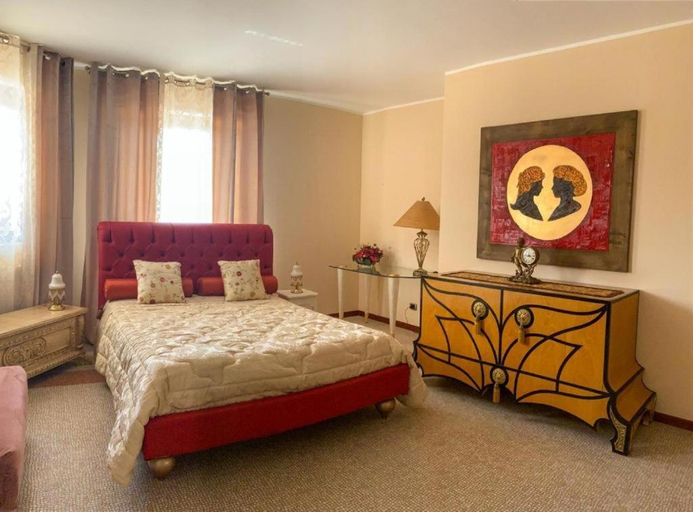 Others 2, B&B Guarini, Bari