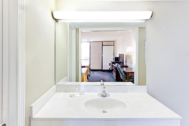 Bathroom 4, Super Inn & Suites Carrollton, Carroll