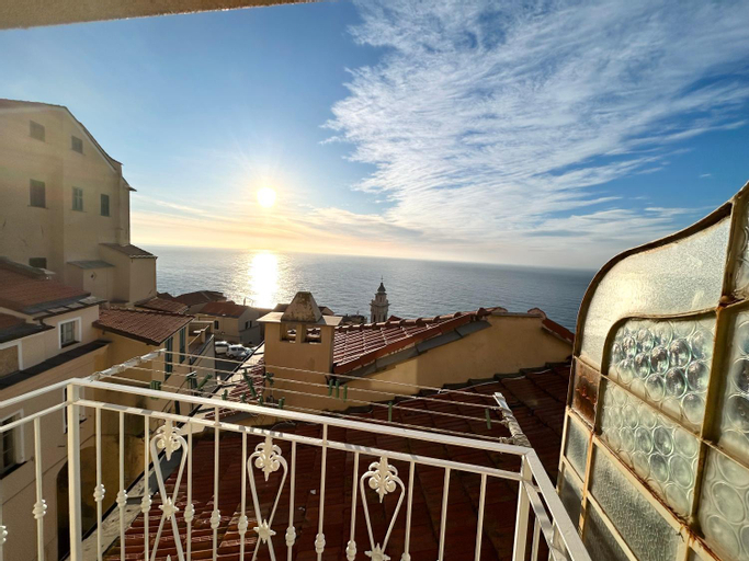 NAPOLEONE vintage house, Imperia