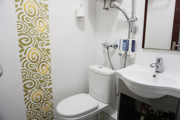 Bathroom 10