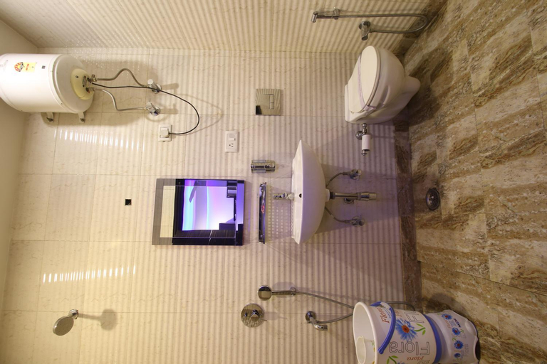 Bathroom 12