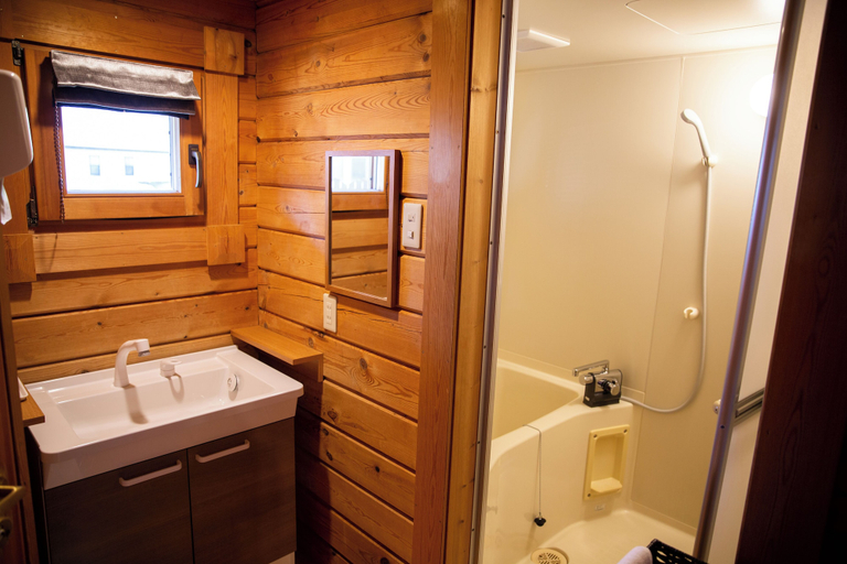 Bathroom 3, Three Peaks Log, Hakuba