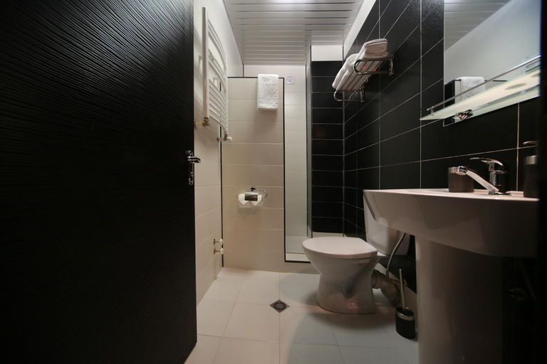 Bathroom 4, Continental Hotel, Tskaltubo
