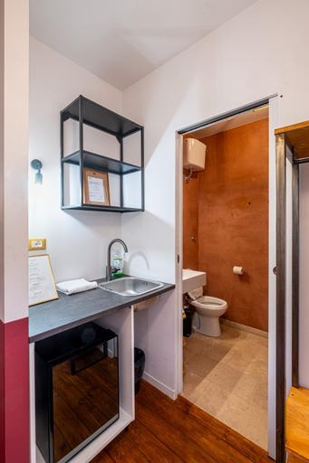 Bathroom 2, MyTinyHome Festina Lente, Rome