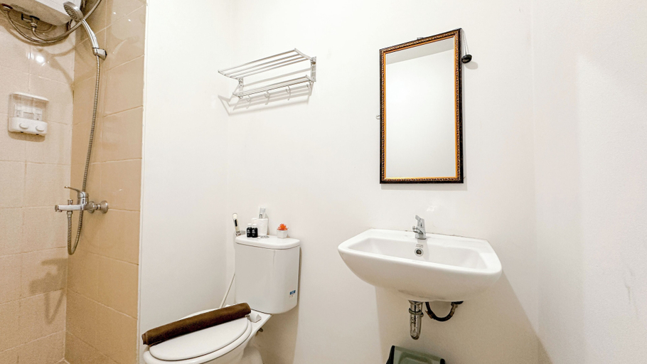 Bathroom 4, Nice And Comfortable Stay 2Br At Tamansari Prospero Sidoarjo Apartment, Sidoarjo
