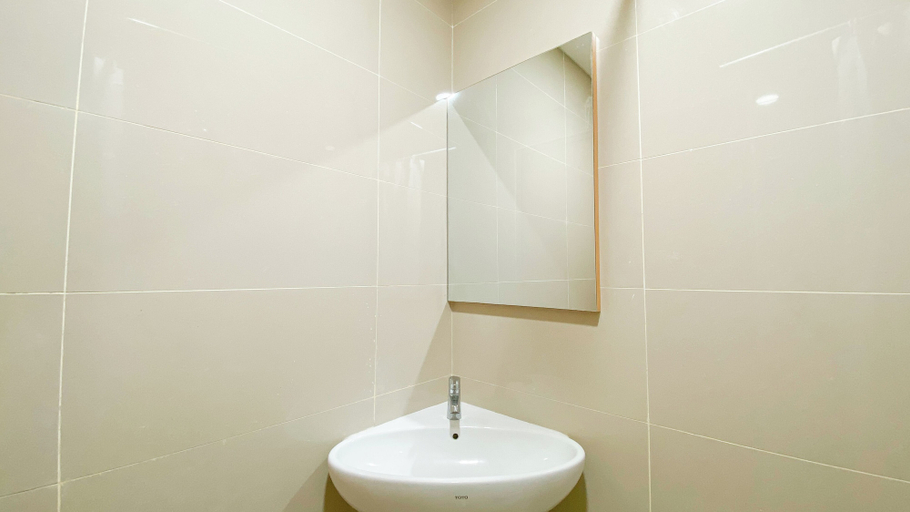 Bathroom 4, Simply And Nice Studio Apartment B Residence, South Tangerang
