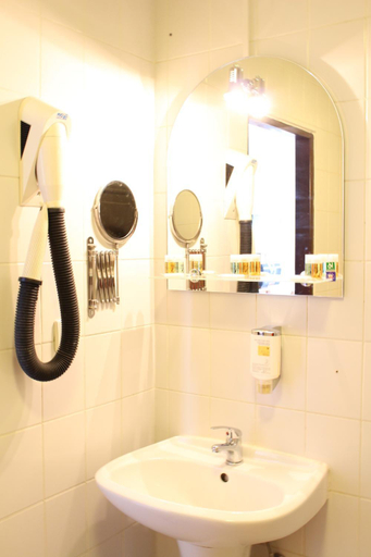 Bathroom 3, Hotel Branik, Praha 5