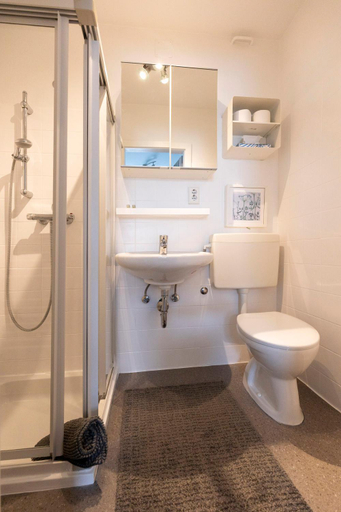 Bathroom 2, APARTMENT BIANCA, Salzburg city, contactless check-in, free parking, Salzburg