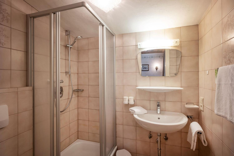 Bathroom 2, Hotel Alpengruß, Schwaz