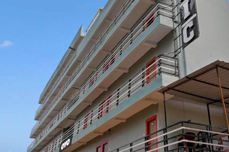 Others 1, Hotel O Titanic, Durg
