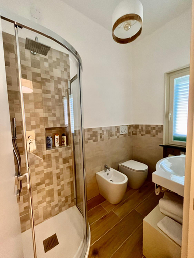 Bathroom 4, Albergo Africa, Pisa