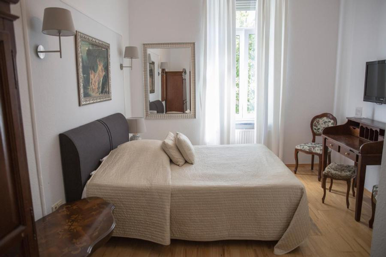 Bedroom 18