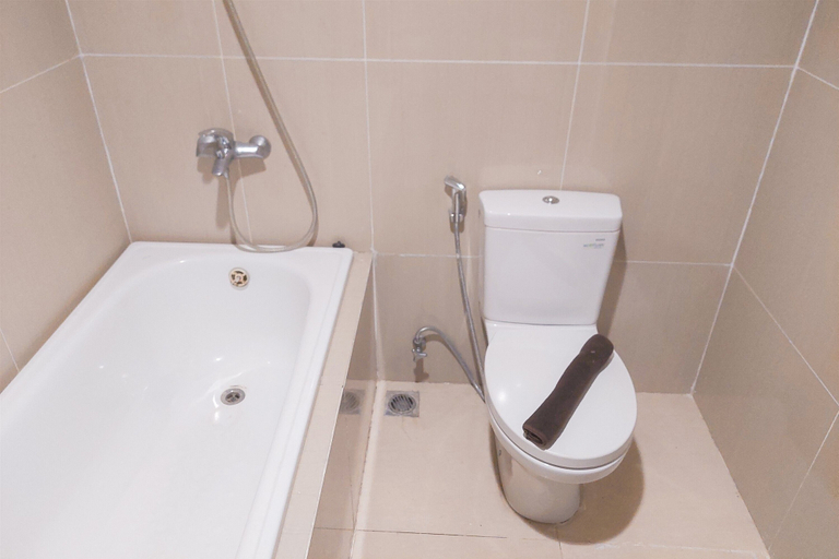 Bathroom 4, Good Deal And Comfy 1Br Apartment At Paramount Skyline, Tangerang