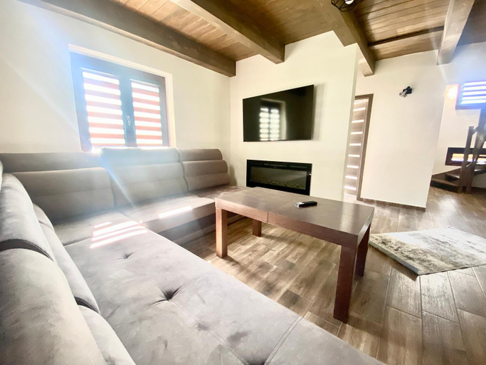 3, Chalet Rosa, Lucenec
