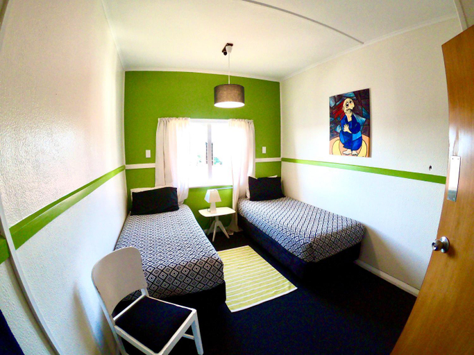 Bedroom 5, Ducks & Drakes Boutique Motel & Backpackers, New Plymouth