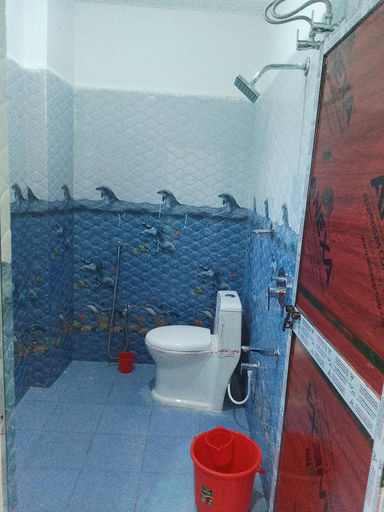 Bathroom 5, Hotel AV Priya, Nalanda