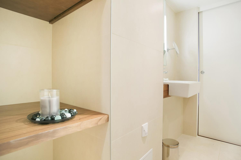 Bathroom 4, Maison Axel Opera, Paris