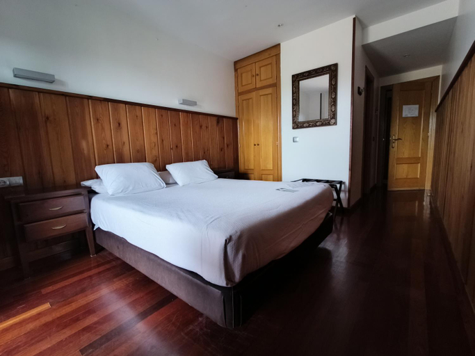 Bedroom 3, Hotel Rural Cuartamenteru, Asturias